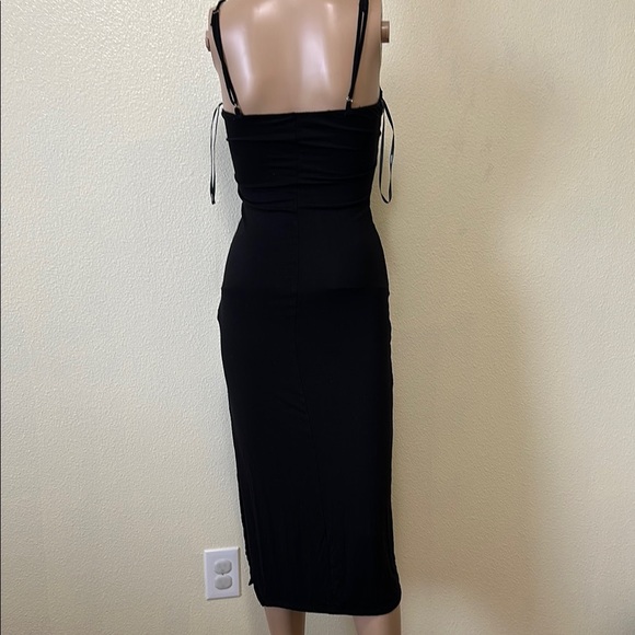 Forever 21- Elegant Black Midi Dress - Picture 4 of 7